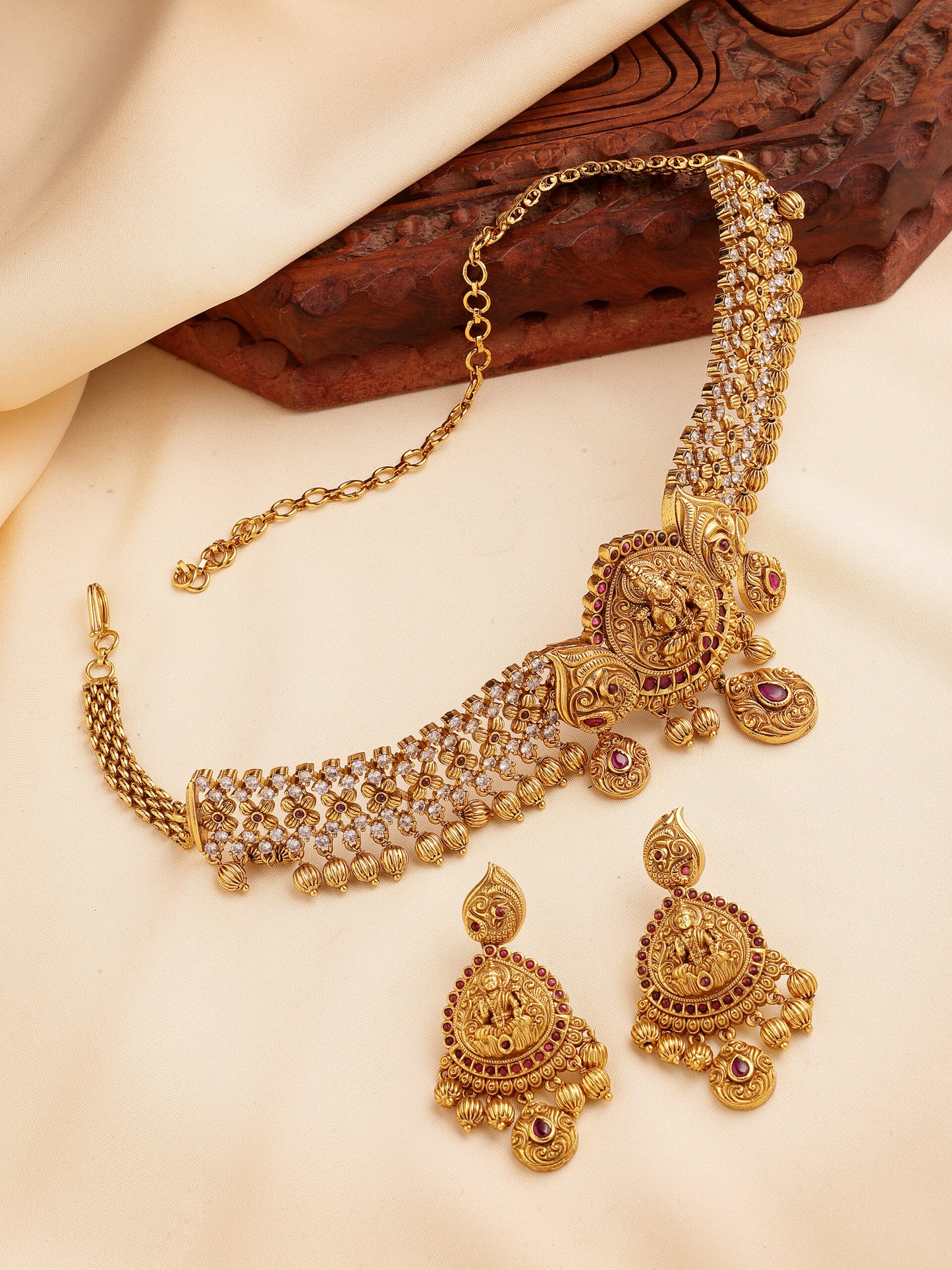 Eternal Traditional Grace Choker