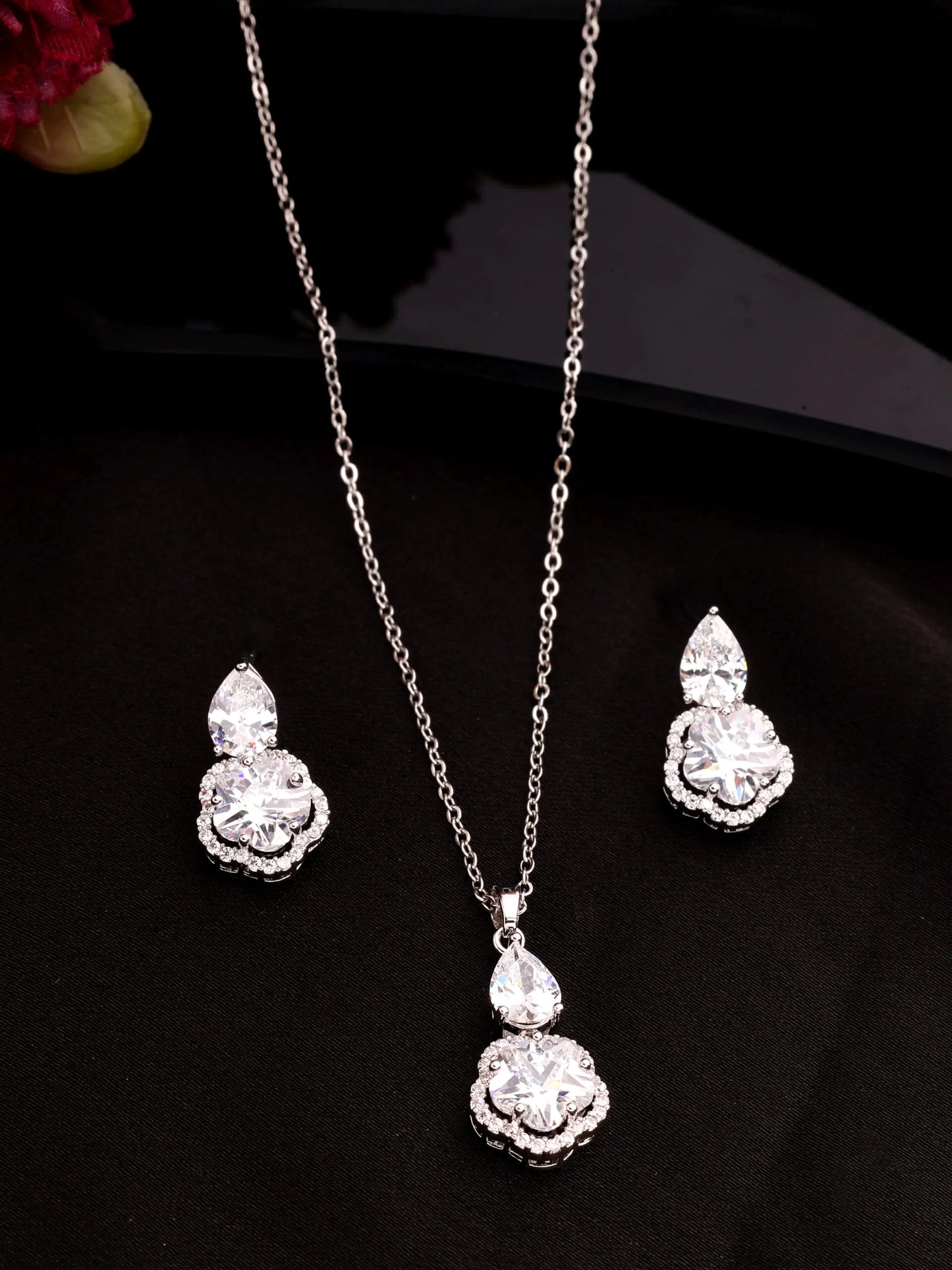 Elegant Zircon Pendant Set – Sparkle in Style