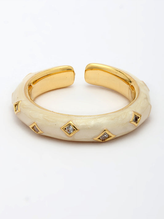 Elegant Enamel-Decorated Zircon Ring