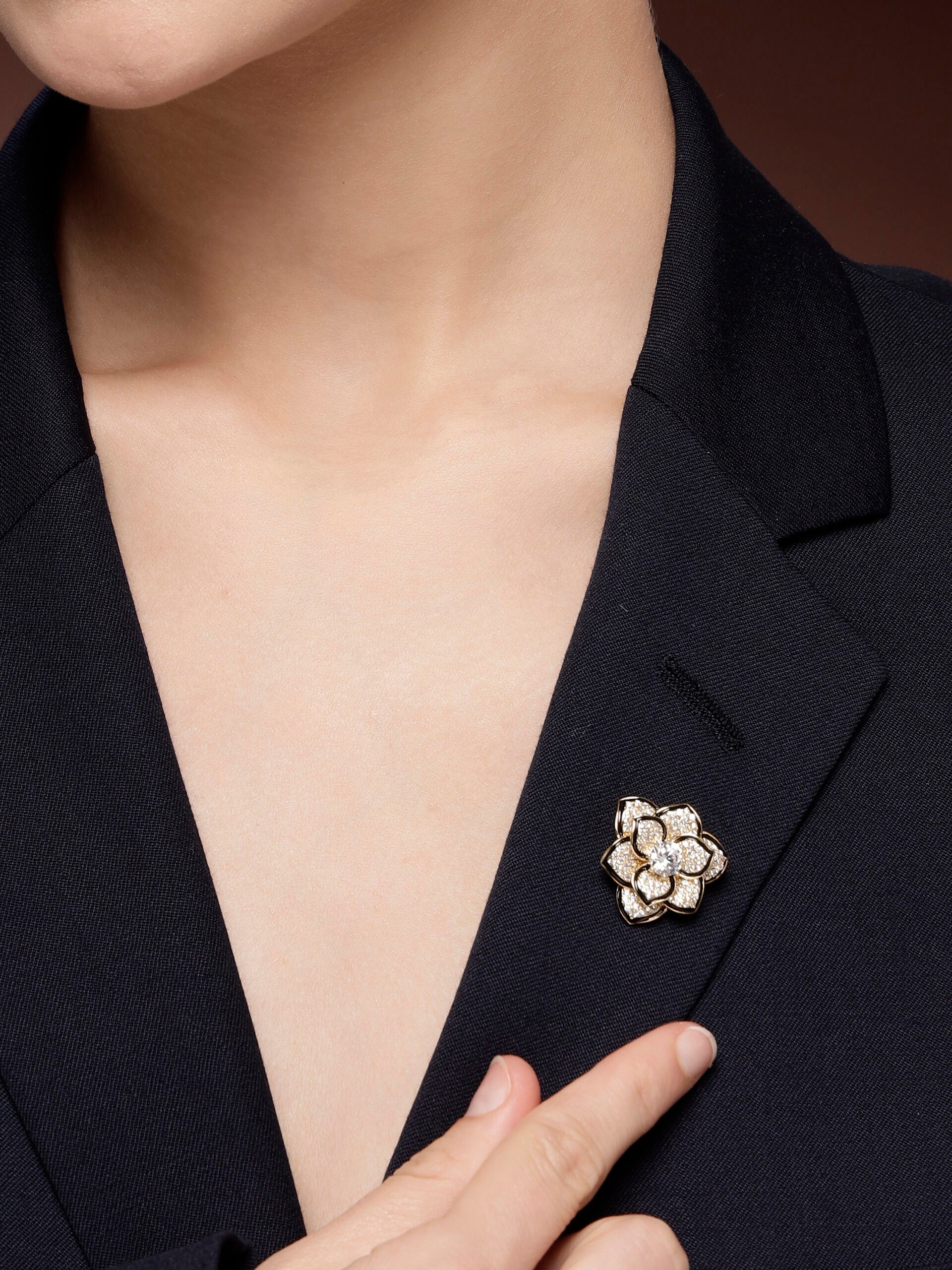 Elegant Zircon Solitaire Brooch