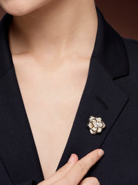 Elegant Zircon Solitaire Brooch
