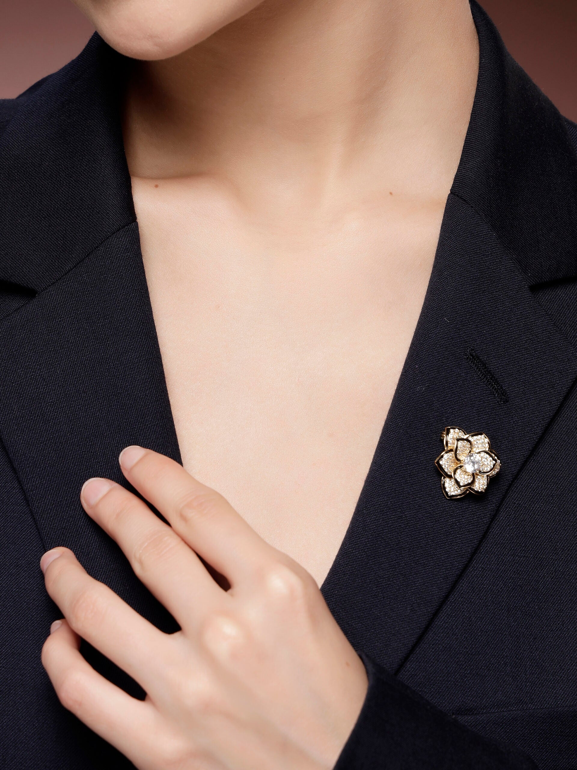 Elegant Zircon Solitaire Brooch