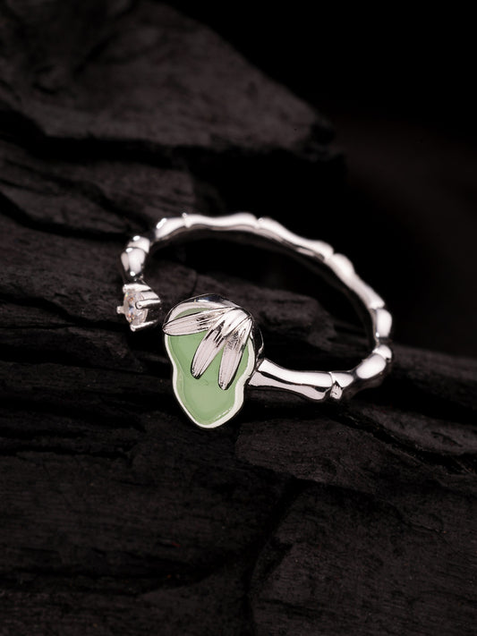 Exquisite Emerald Gemstone Ring