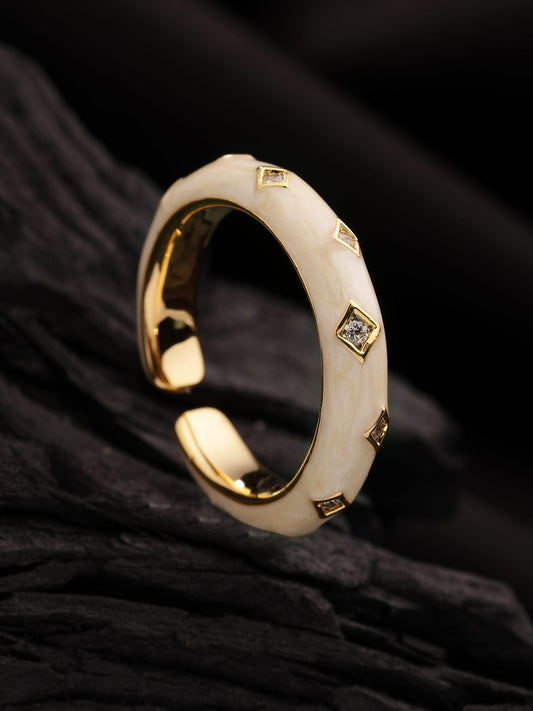 Elegant Enamel-Decorated Zircon Ring