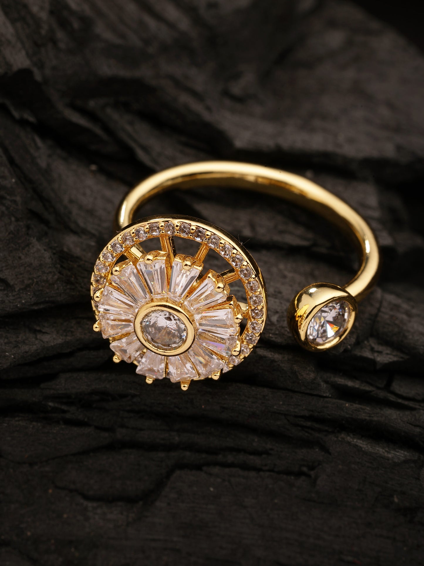 Swirl Design Zircon Ring