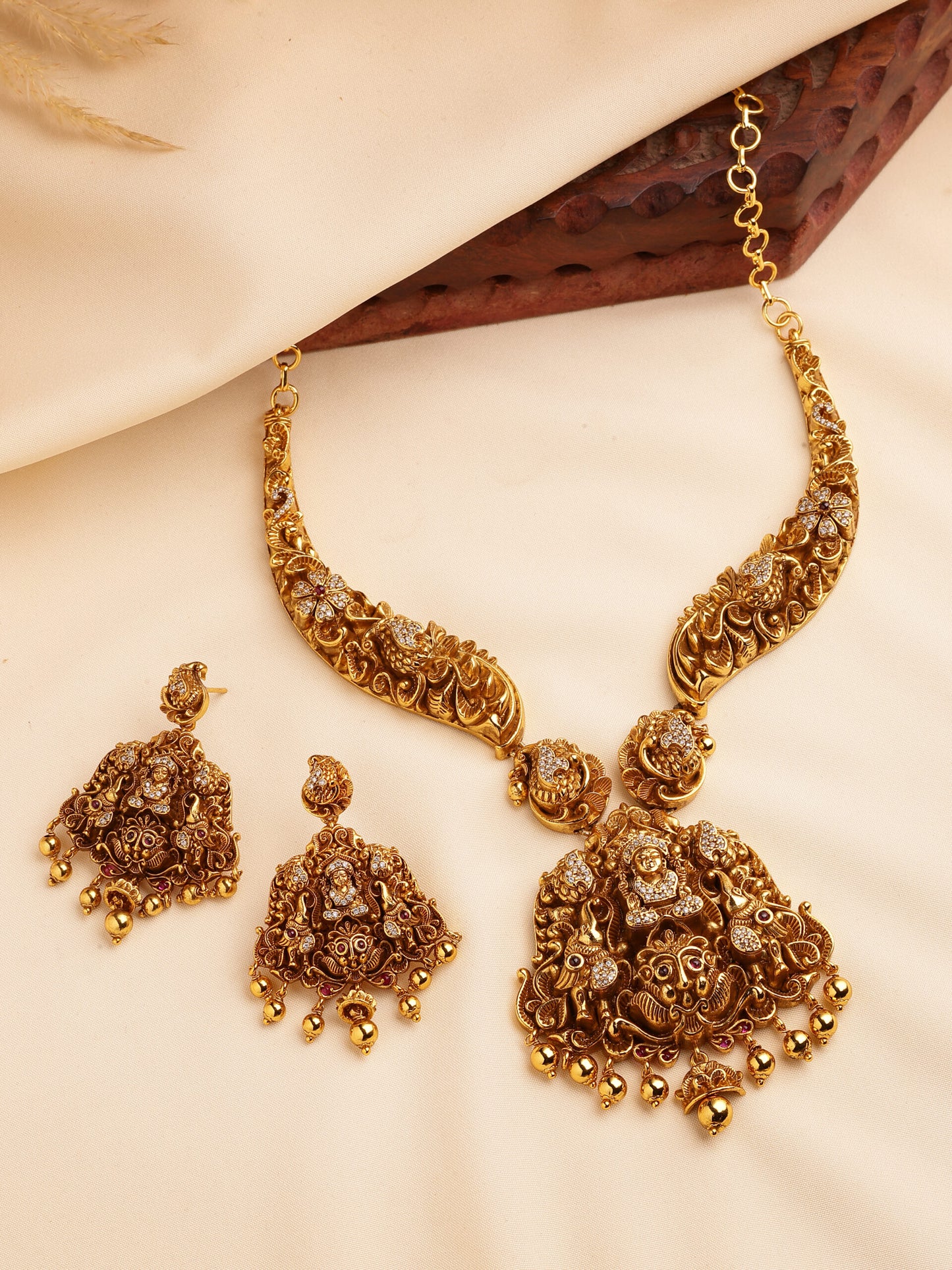 Royal Ruby & Zircon Kante Necklace – Timeless Tradition