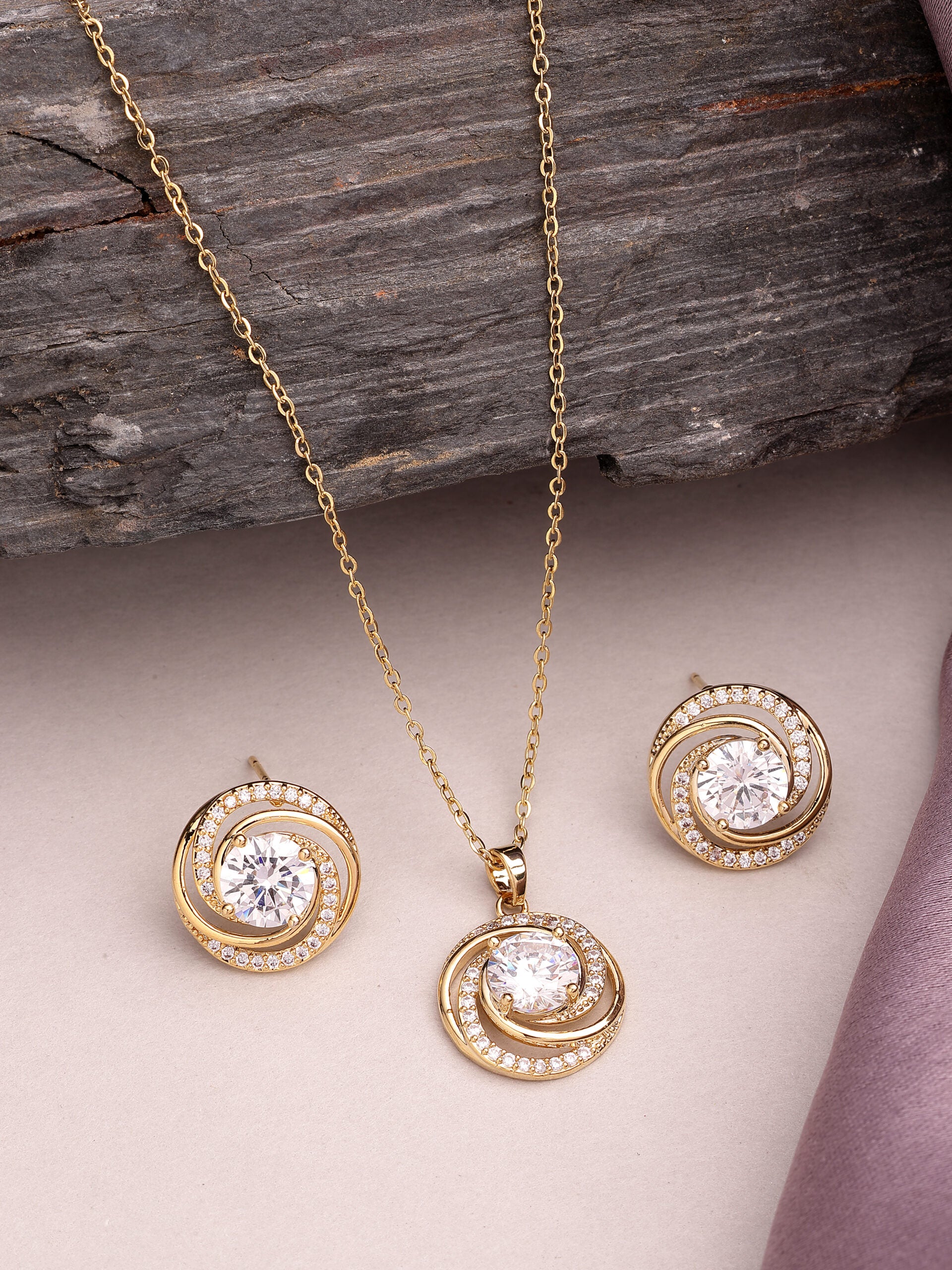 Elegant Zircon Pendant Set – Sparkle in Style
