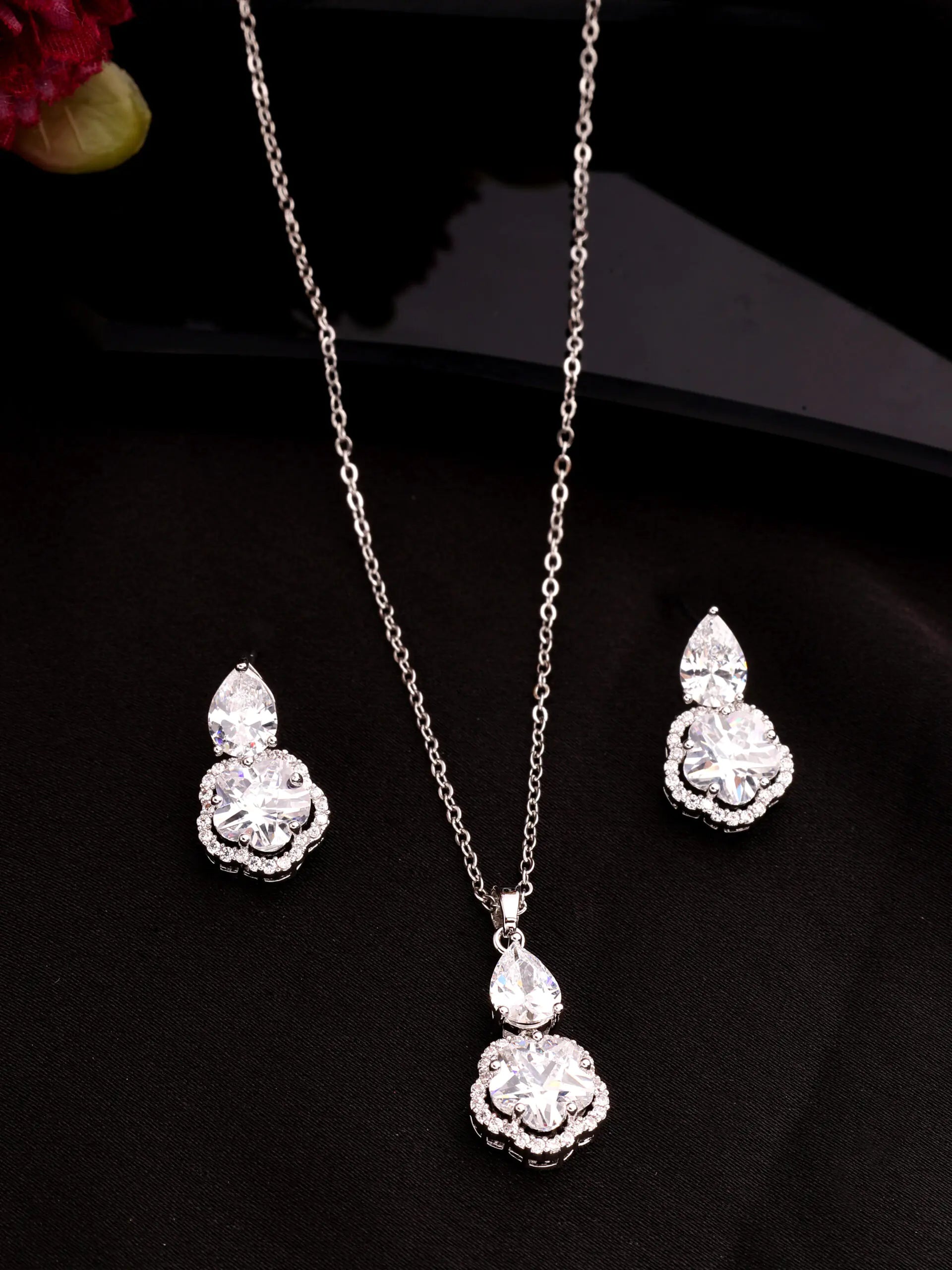 Elegant Zircon Pendant Set – Sparkle in Style