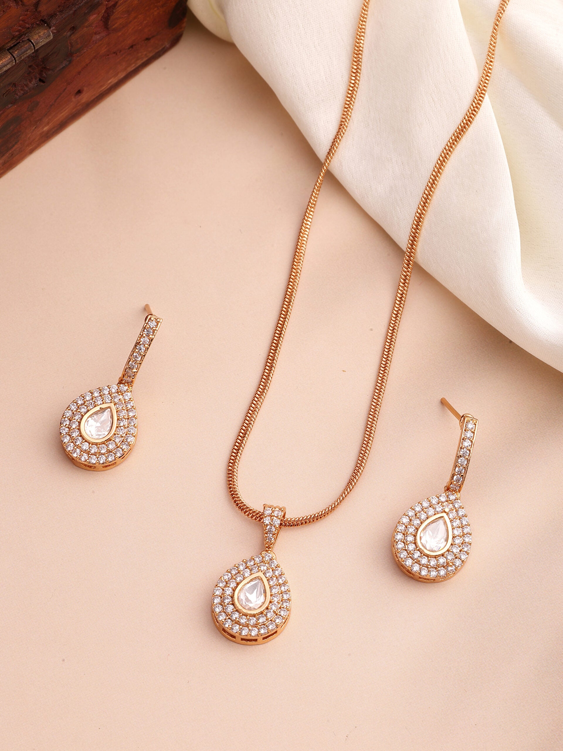 Elegant Moissanite Zircon Pendant Set