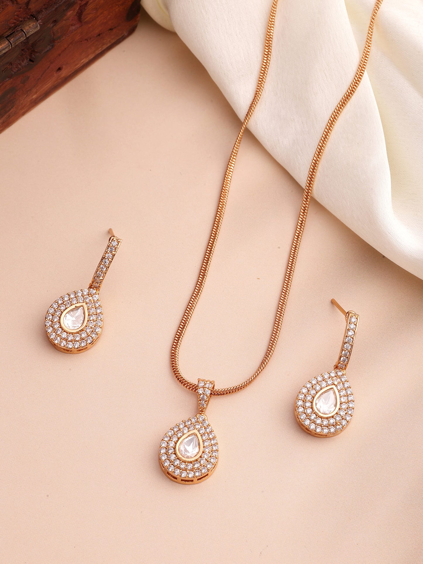 Elegant Moissanite Zircon Pendant Set