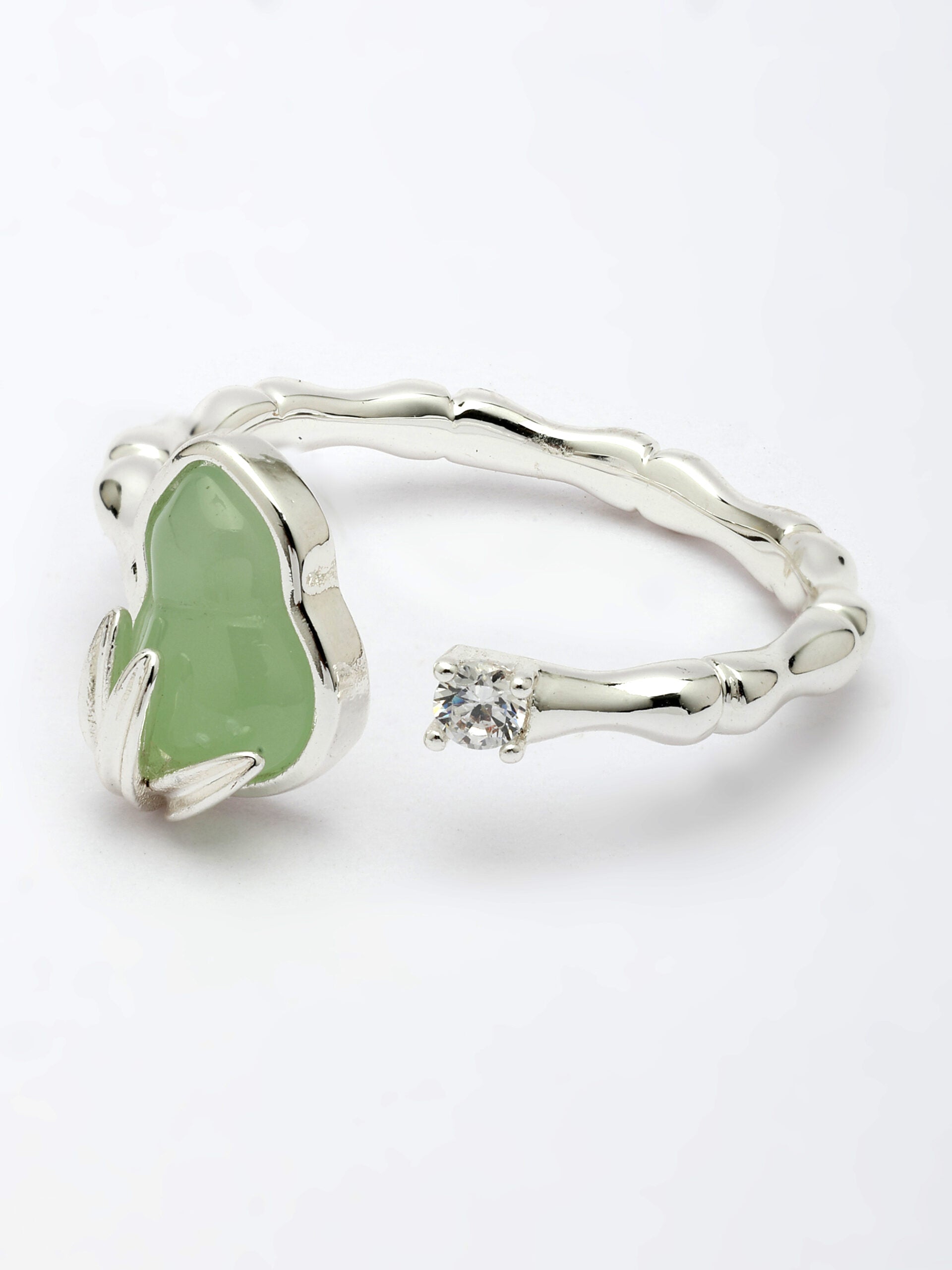 Exquisite Emerald Gemstone Ring