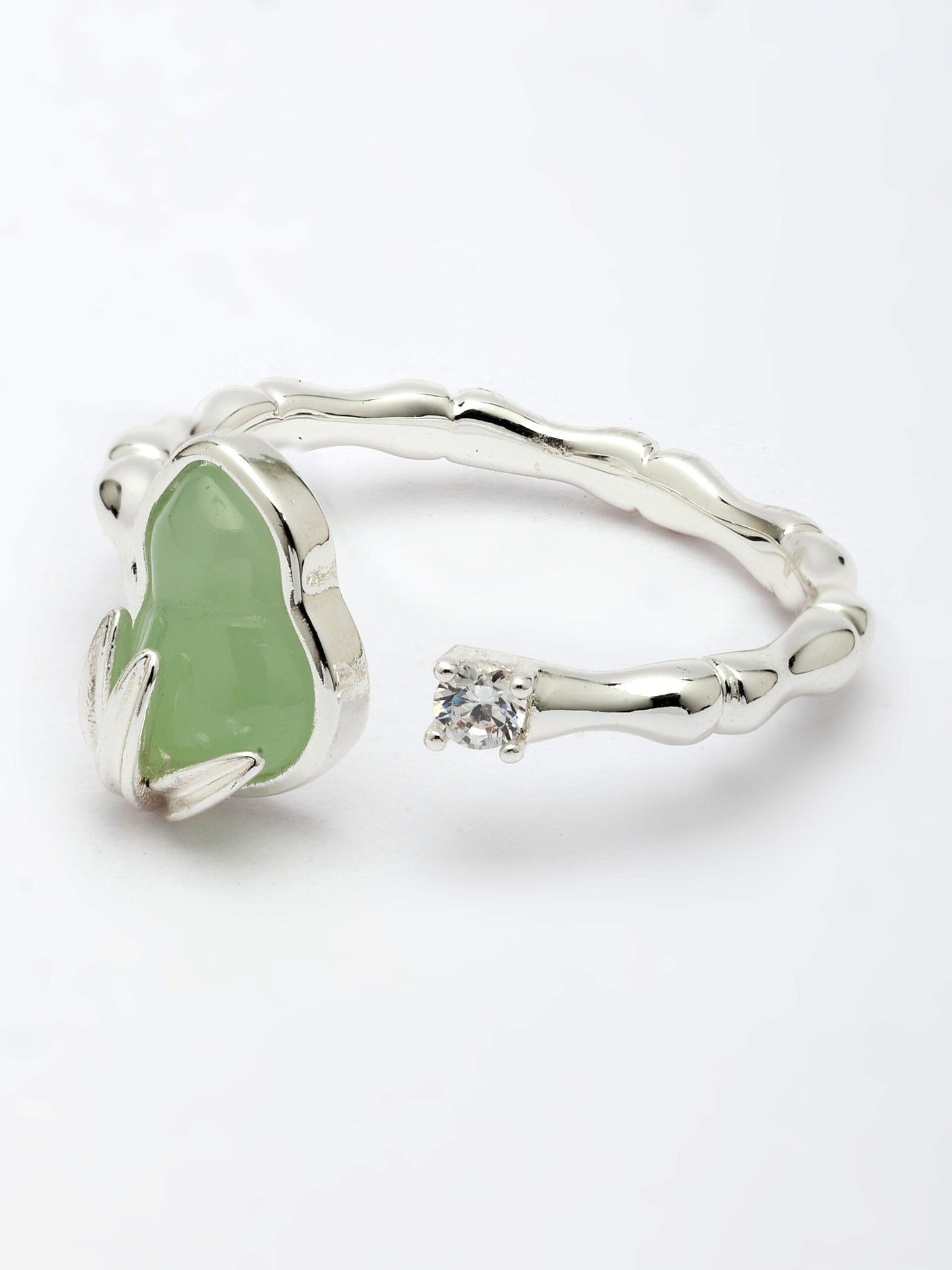 Exquisite Emerald Gemstone Ring