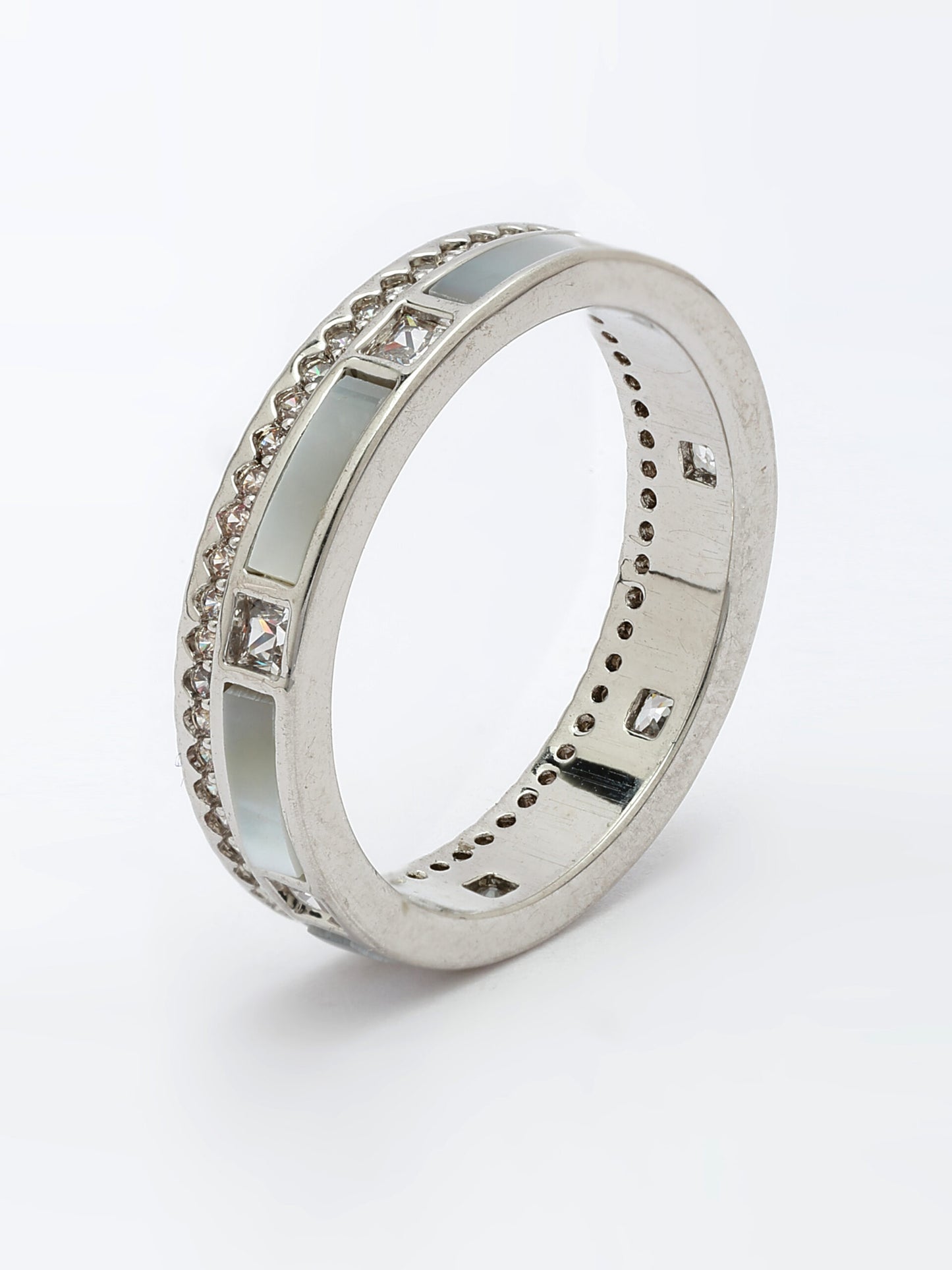 Elegant Oyster Shell Ring With Zircon Accents