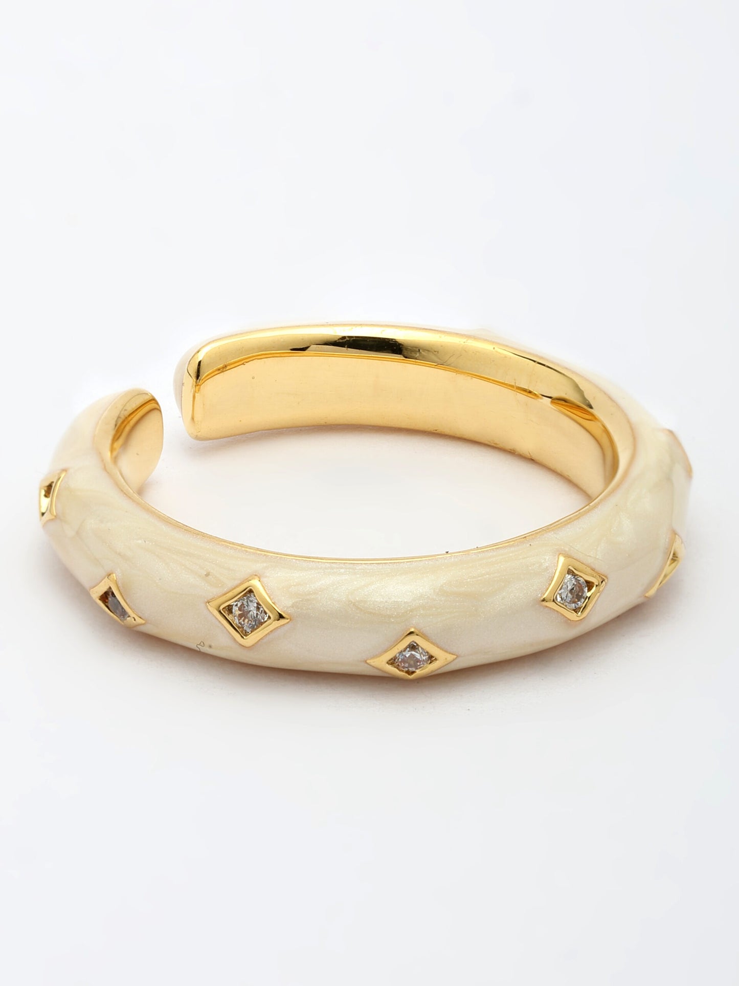 Elegant Enamel-Decorated Zircon Ring