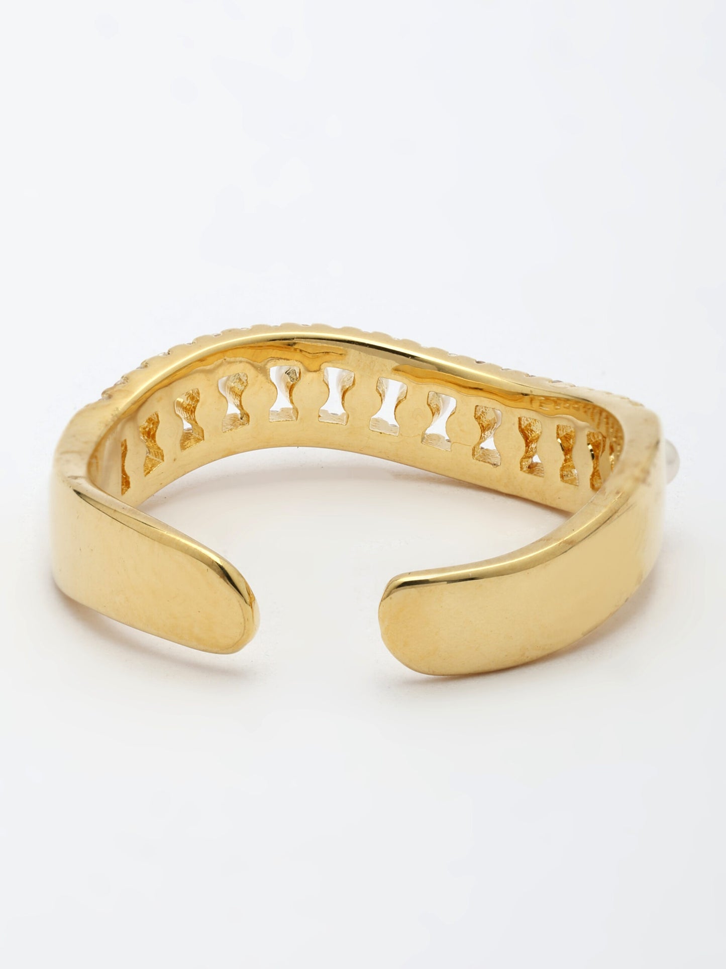 Elegant Zircon Ring Adorned With Freshwater Pearl