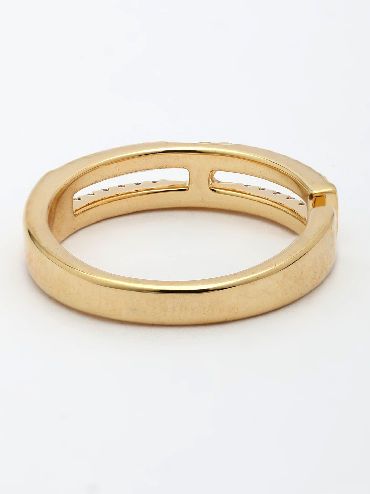Elegant Shell Ring With Zircon Accents