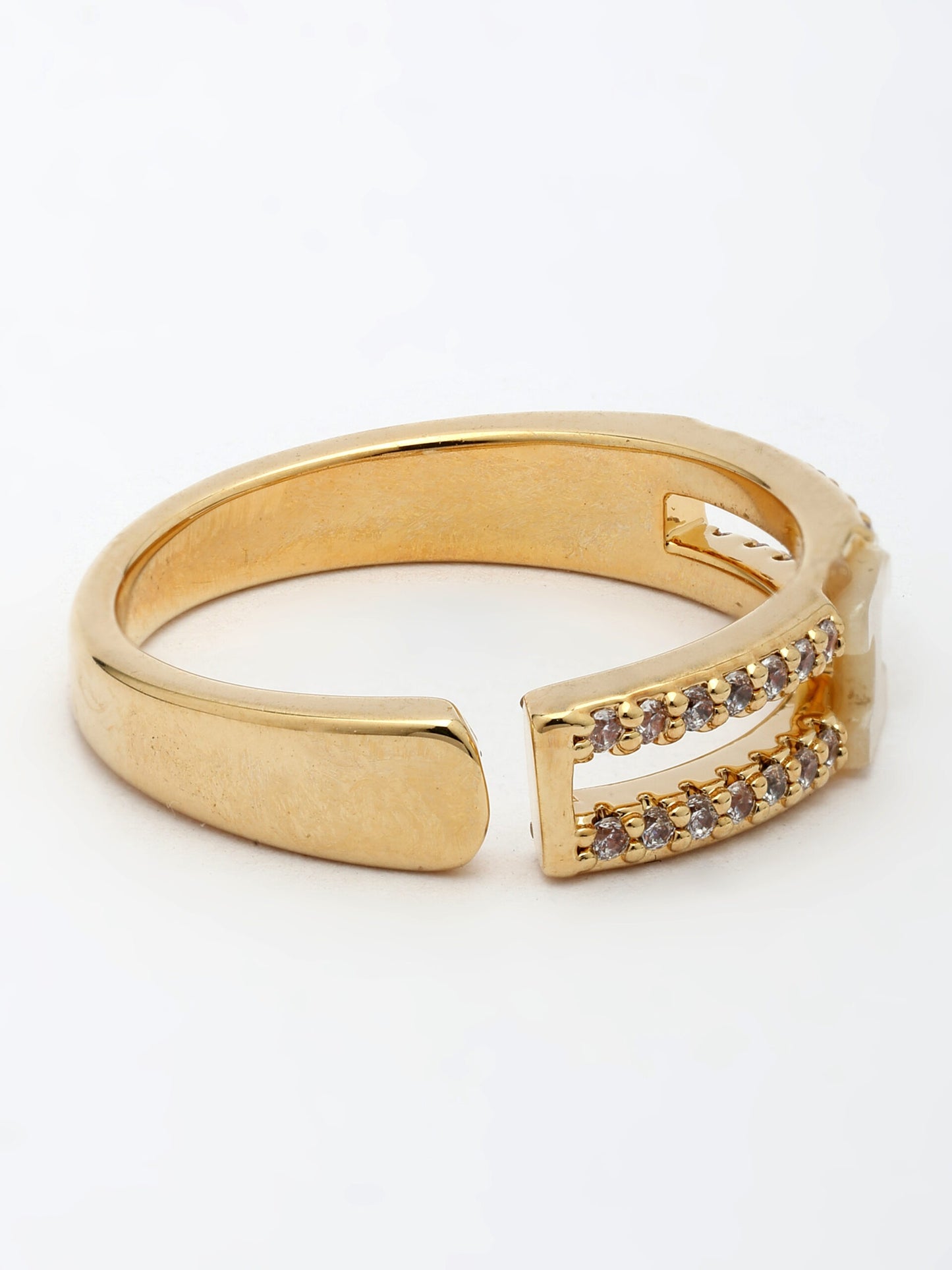 Elegant Shell Ring With Zircon Accents