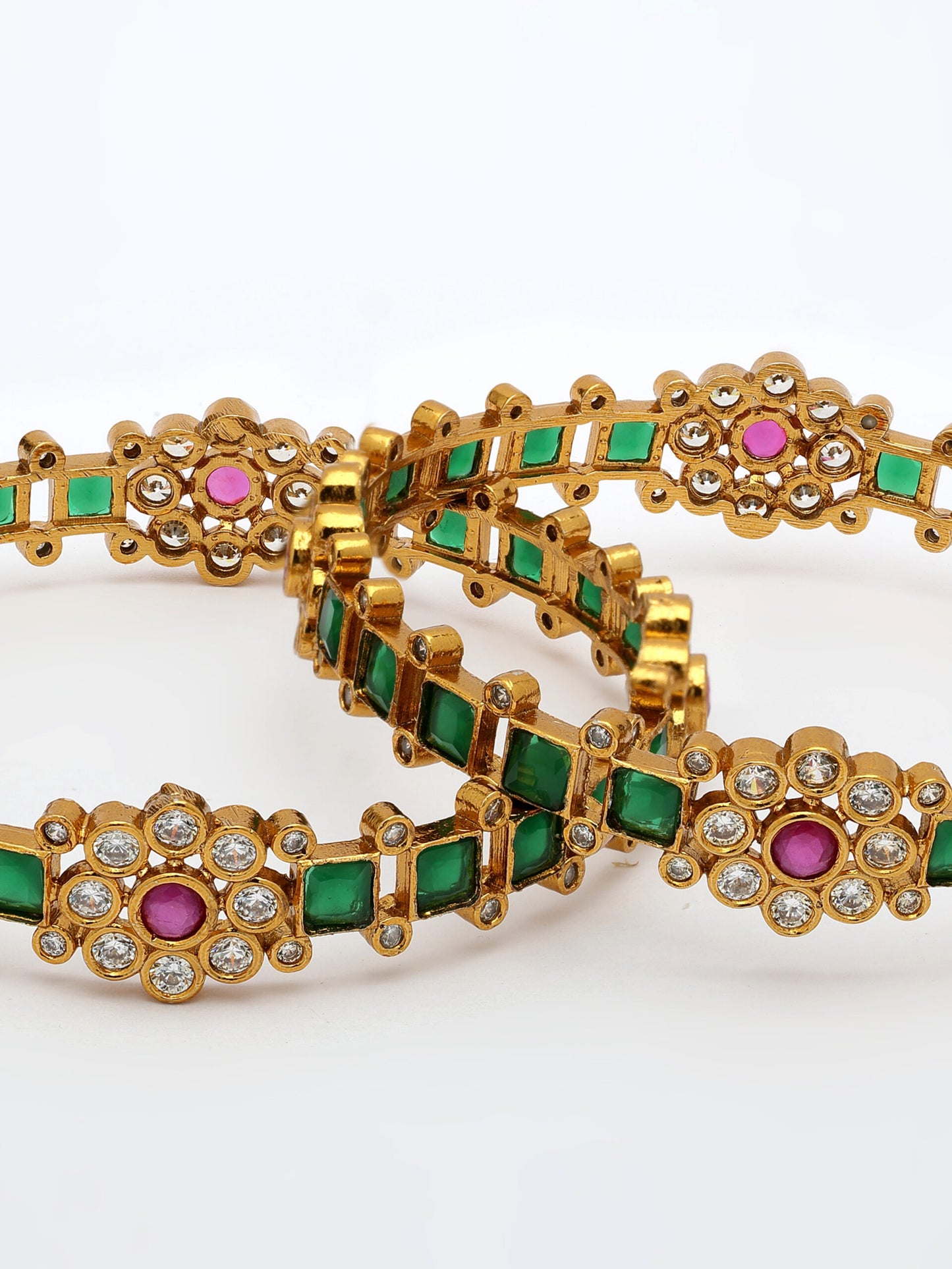 Elegant Bangle in High-Gold Polish