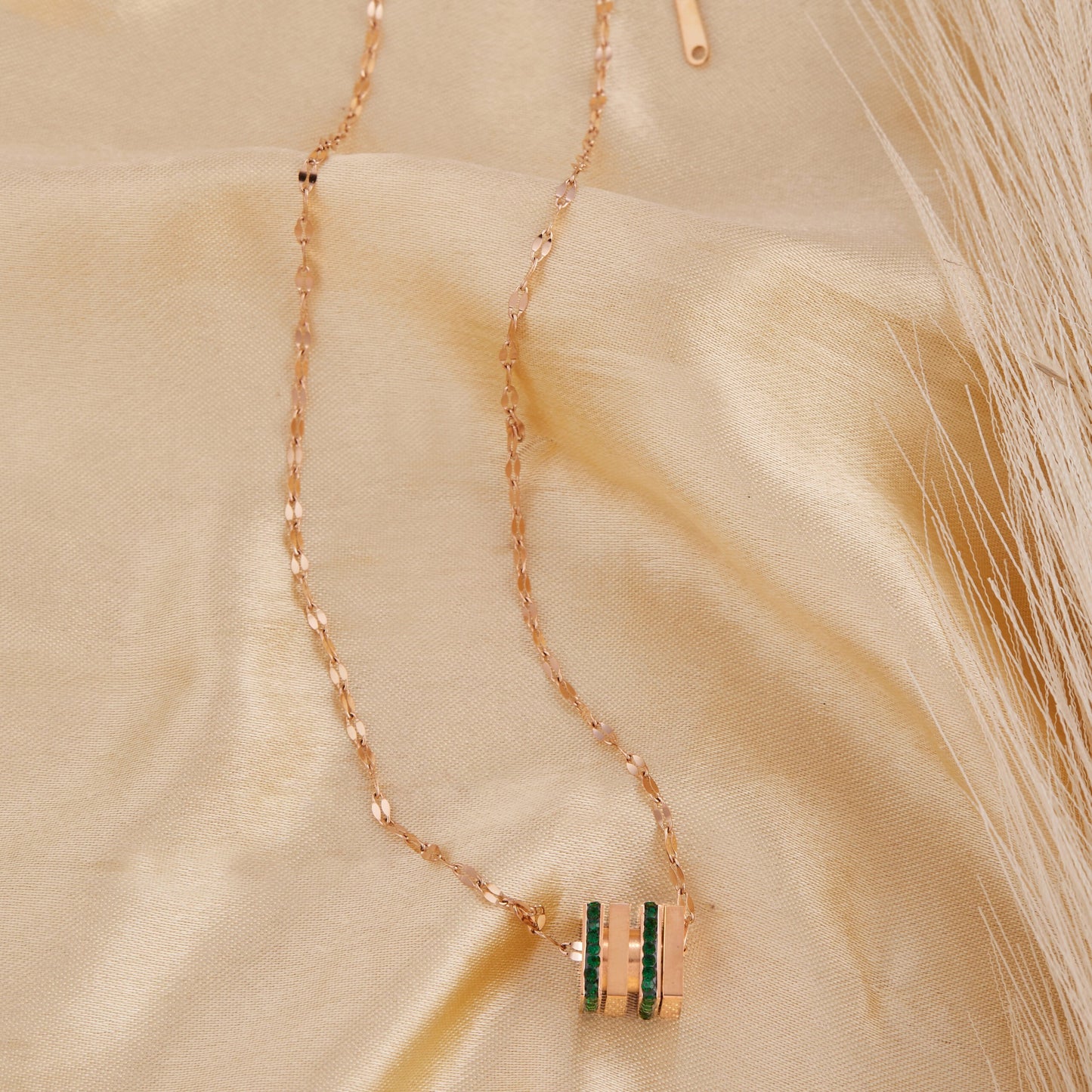Rose Gold Emerald Shine Necklace
