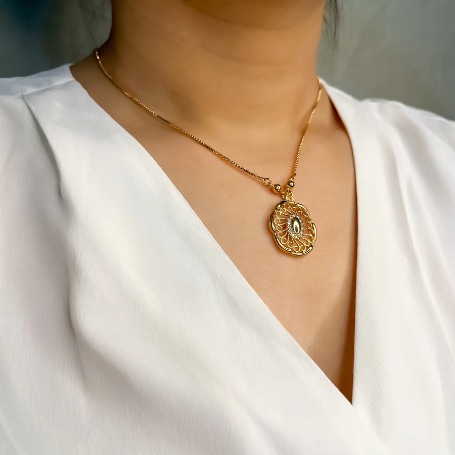 Glamorous Women’s Diamond Necklace