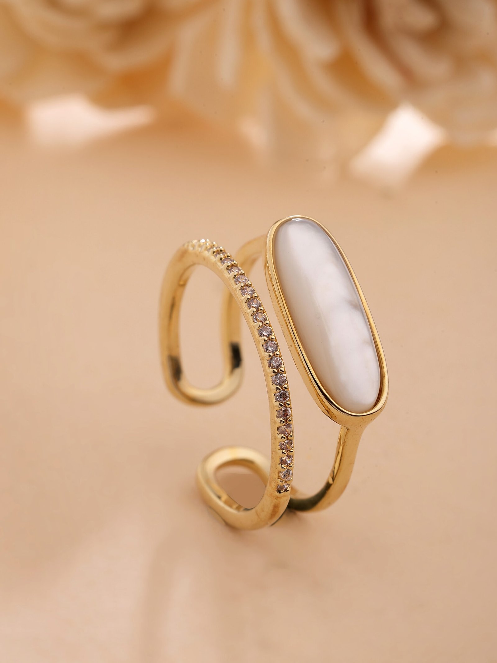 Elegant Shell Ring With Zircon Accents