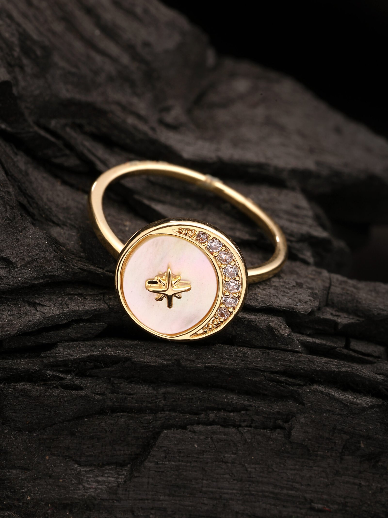 Elegant Shell Ring With Zircon Accents