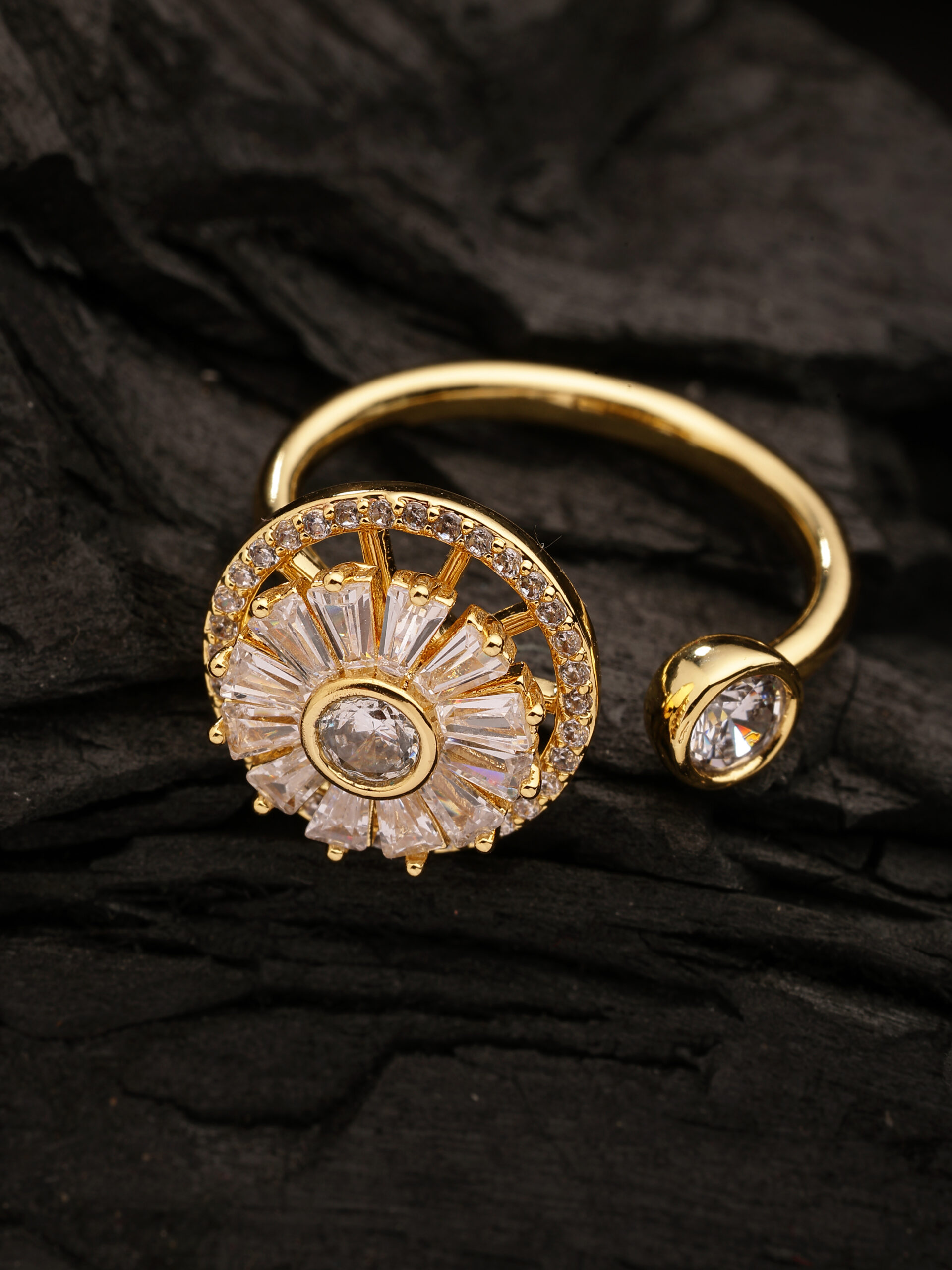 Swirl Design Zircon Ring