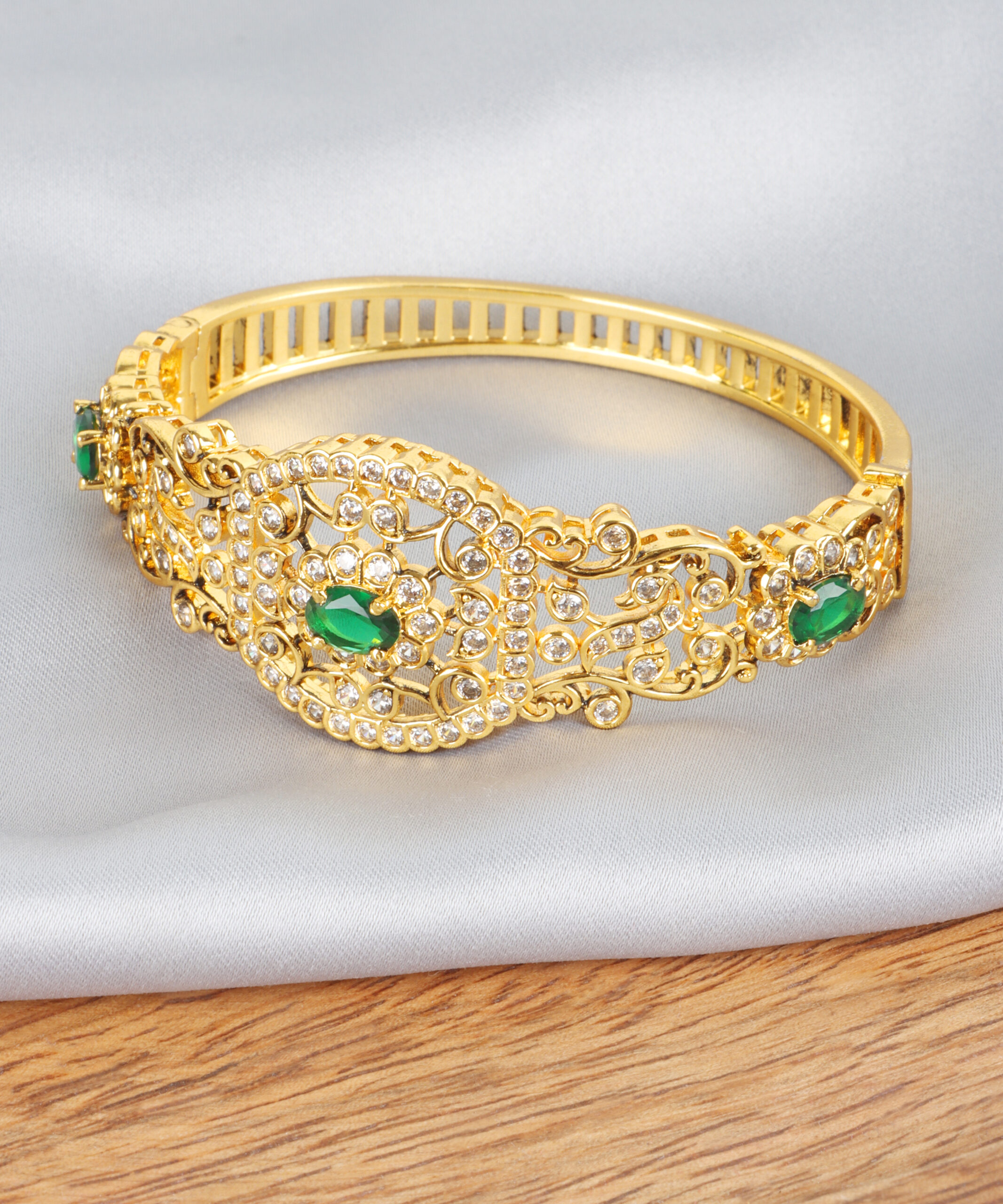 Luxury High-Polish Emerald and Zircon Kada